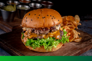 Domowy burger z szarpaną wołowiną<