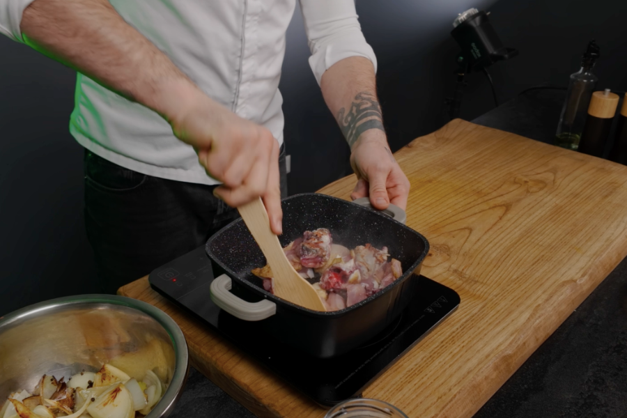 Podsmażamy warzywa i kurczaka