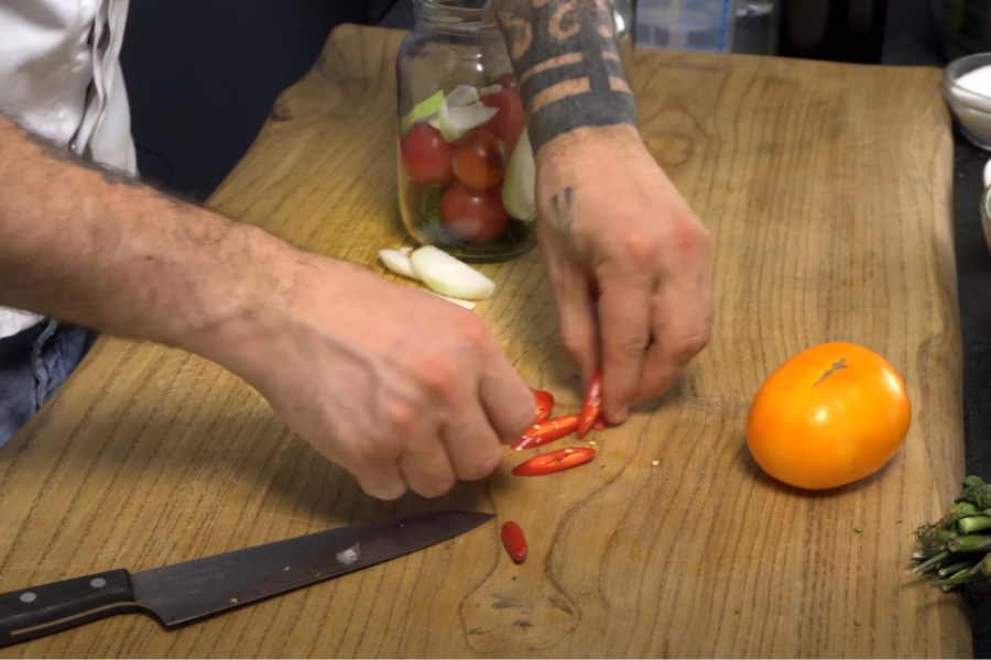 Dodajemy papryczkę chili