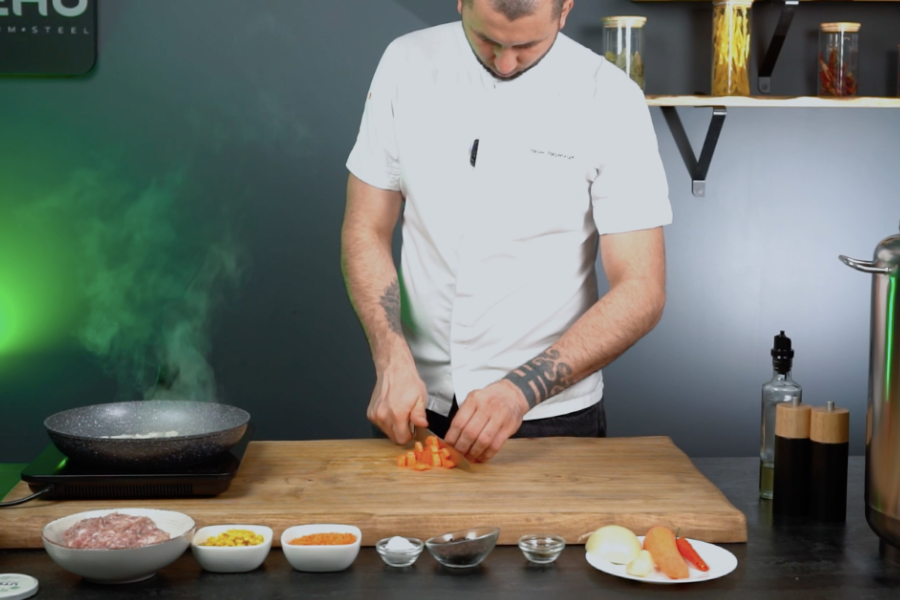 Kroimy marchewkę w kostkę